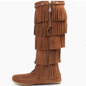 Beautiful! Excellent Minnetonka 5 layer fringed suede boots.⚡️$140 1852 style